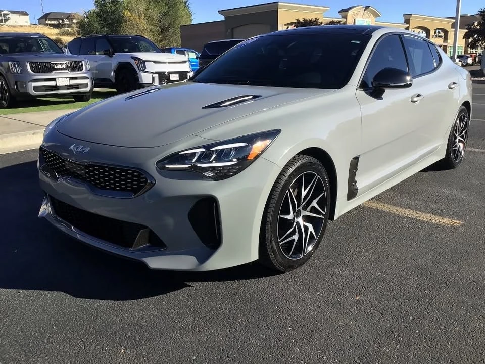 2023 Kia Stinger - Image 2 of 11
