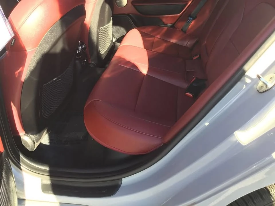 2023 Kia Stinger - Image 10 of 11
