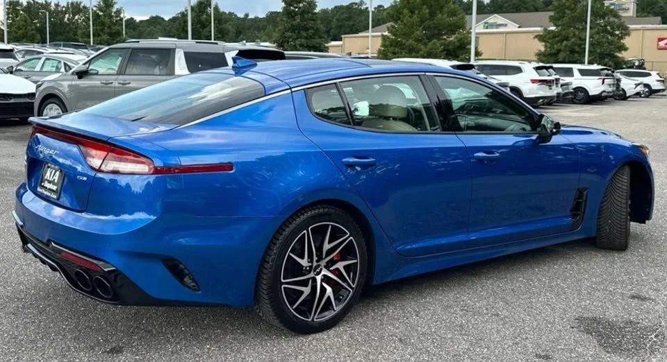 2023 Kia Stinger - Image 2 of 12