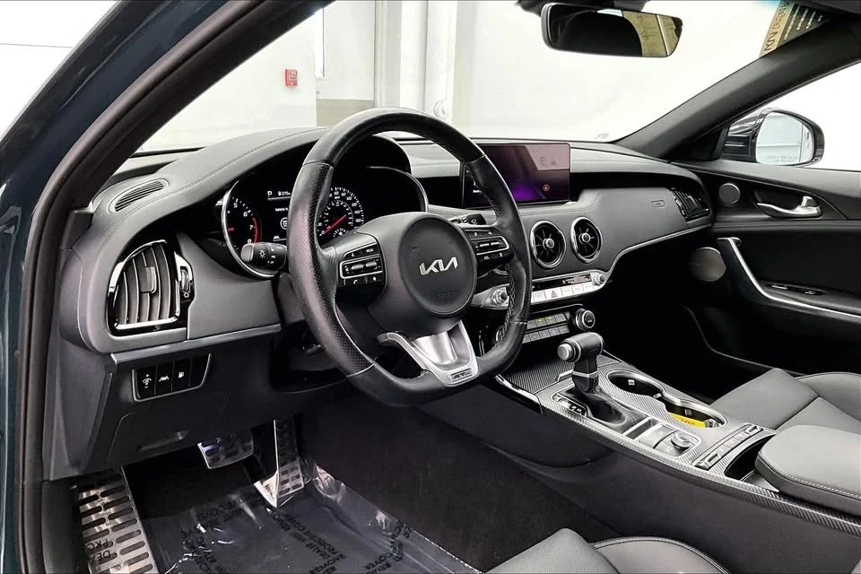 2023 Kia Stinger - Image 10 of 15