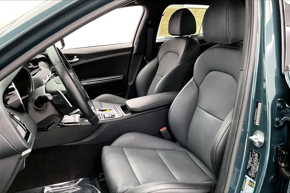2023 Kia Stinger - Image 12 of 15