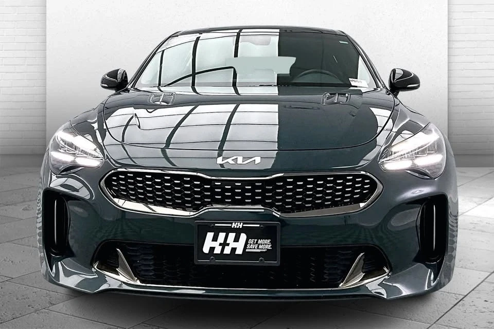 2023 Kia Stinger - Image 2 of 15