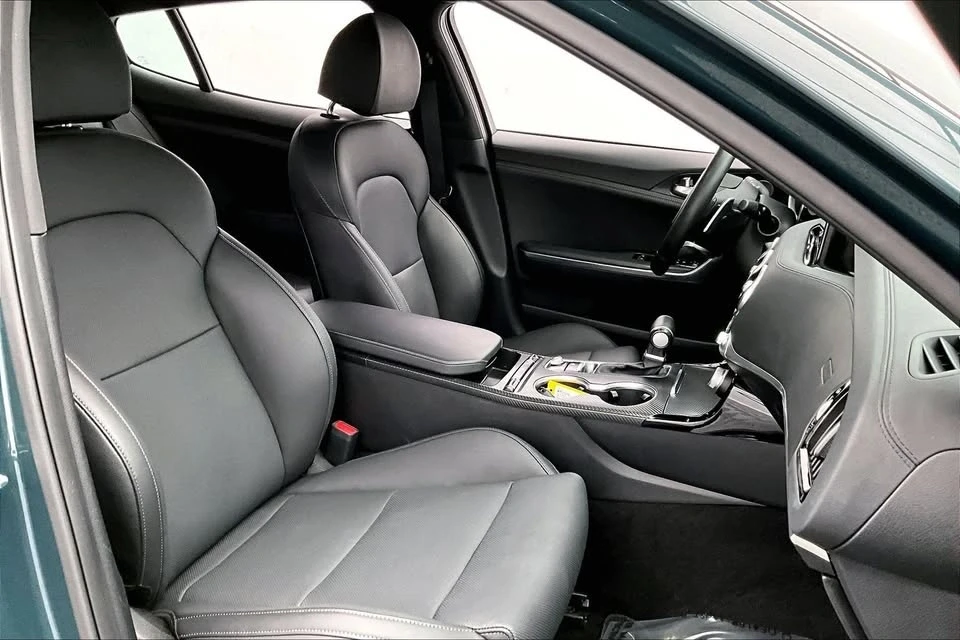 2023 Kia Stinger - Image 6 of 15