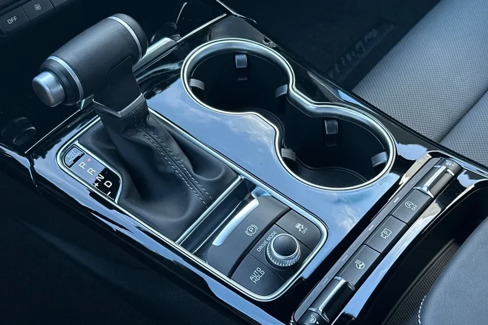 2023 Kia Stinger - Image 17 of 20