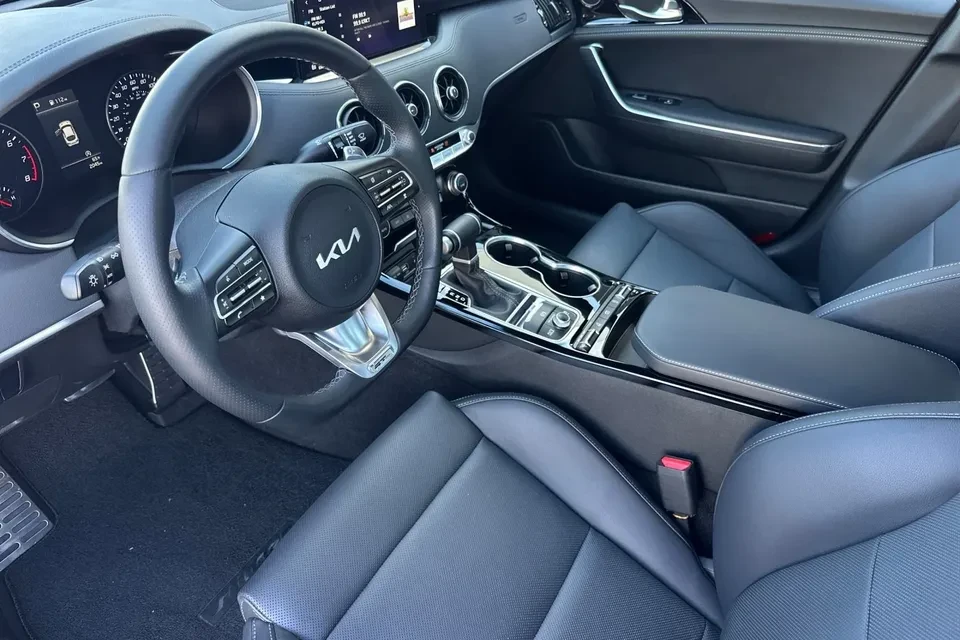 2023 Kia Stinger - Image 9 of 20