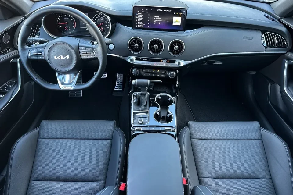 2023 Kia Stinger - Image 11 of 20