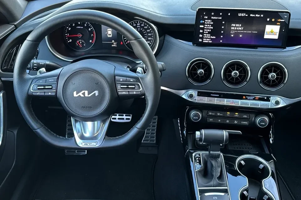 2023 Kia Stinger - Image 12 of 20