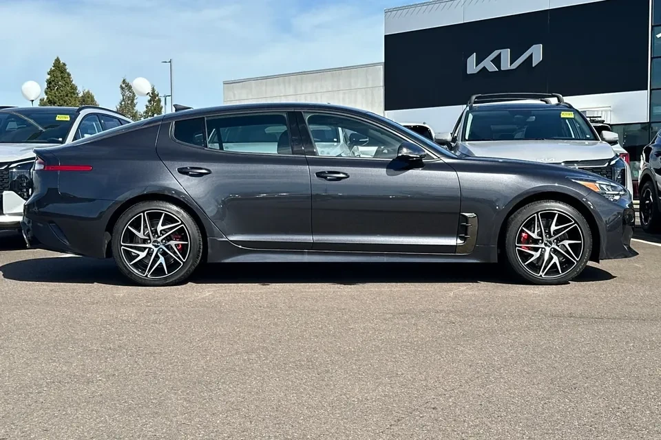 2023 Kia Stinger - Image 2 of 20