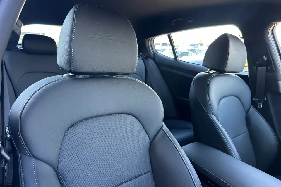 2023 Kia Stinger - Image 14 of 20