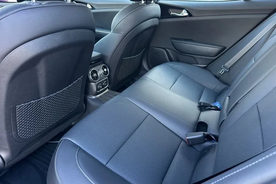2023 Kia Stinger - Image 10 of 20