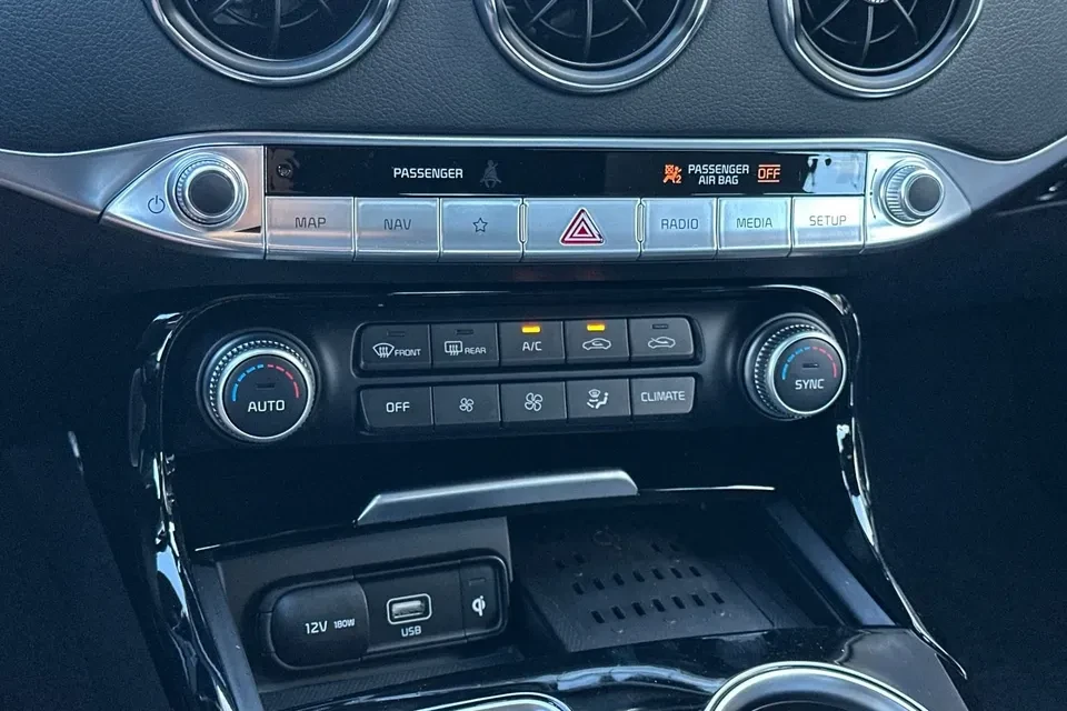 2023 Kia Stinger - Image 16 of 20