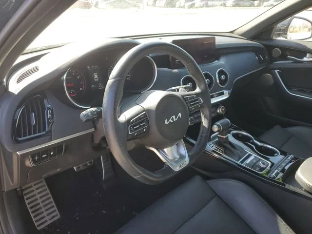 2023 Kia Stinger - Image 9 of 20