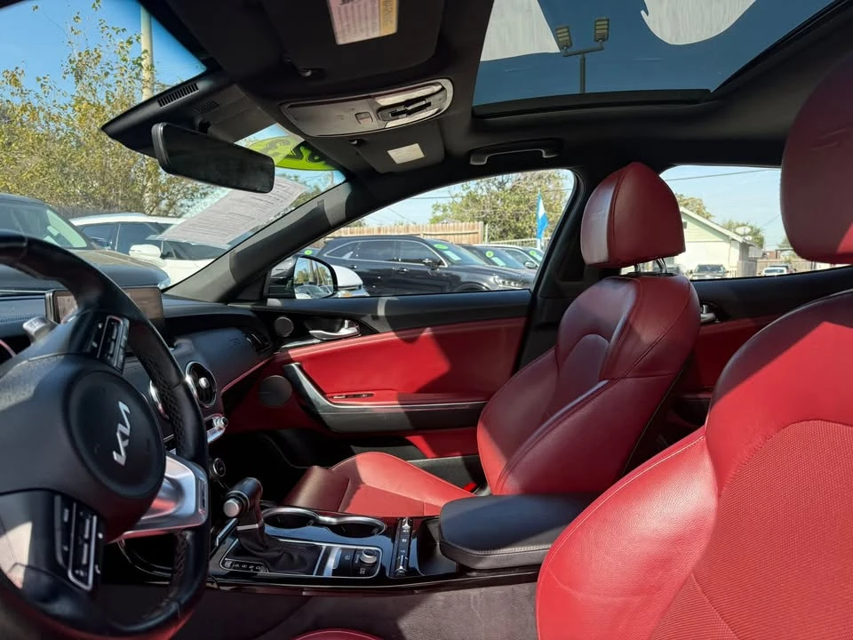2023 Kia Stinger - Image 2 of 8