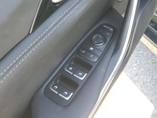 2023 Kia Stinger - Image 16 of 19