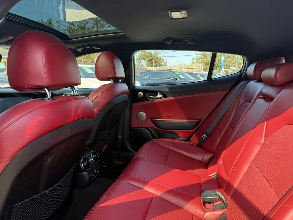 2023 Kia Stinger - Image 5 of 8