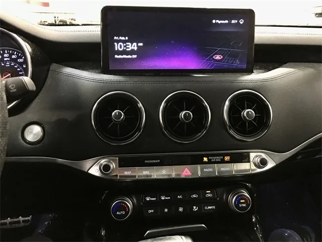 2023 Kia Stinger - Image 11 of 15