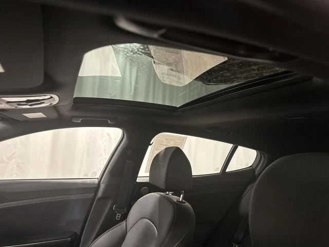 2023 Kia Stinger - Image 17 of 19