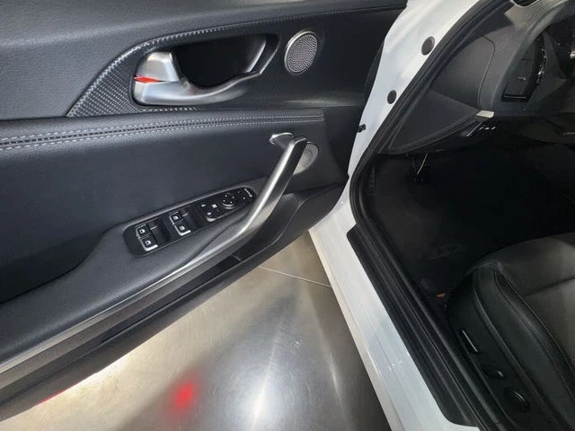 2023 Kia Stinger - Image 8 of 19