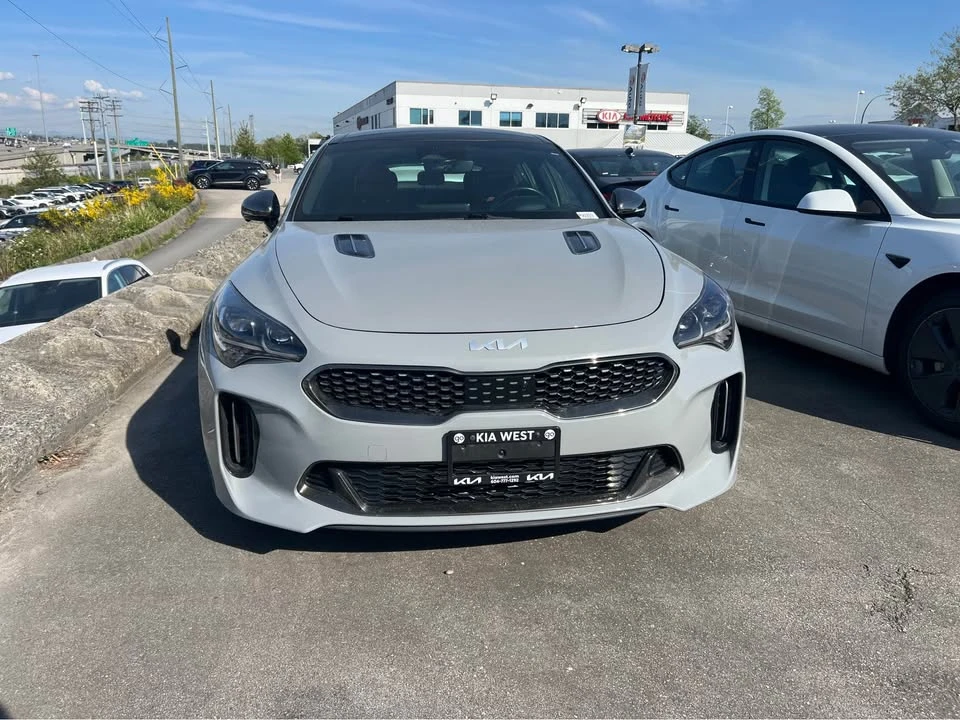 2023 Kia Stinger - Image 2 of 4