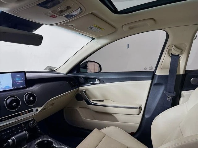 2023 Kia Stinger - Image 18 of 19