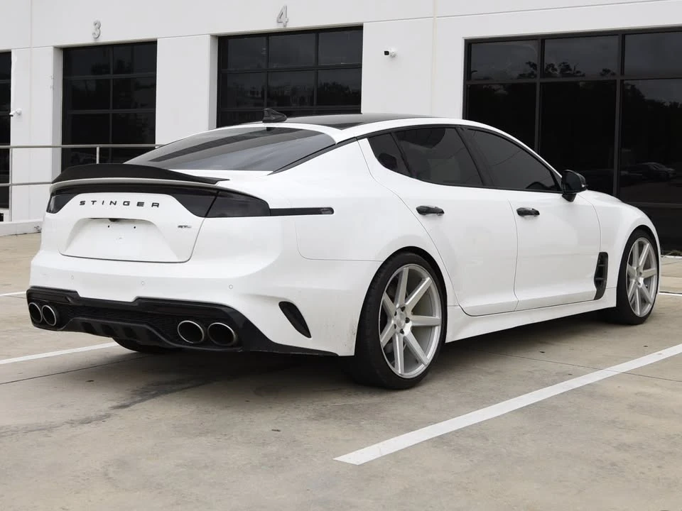 2023 Kia Stinger - Image 10 of 18
