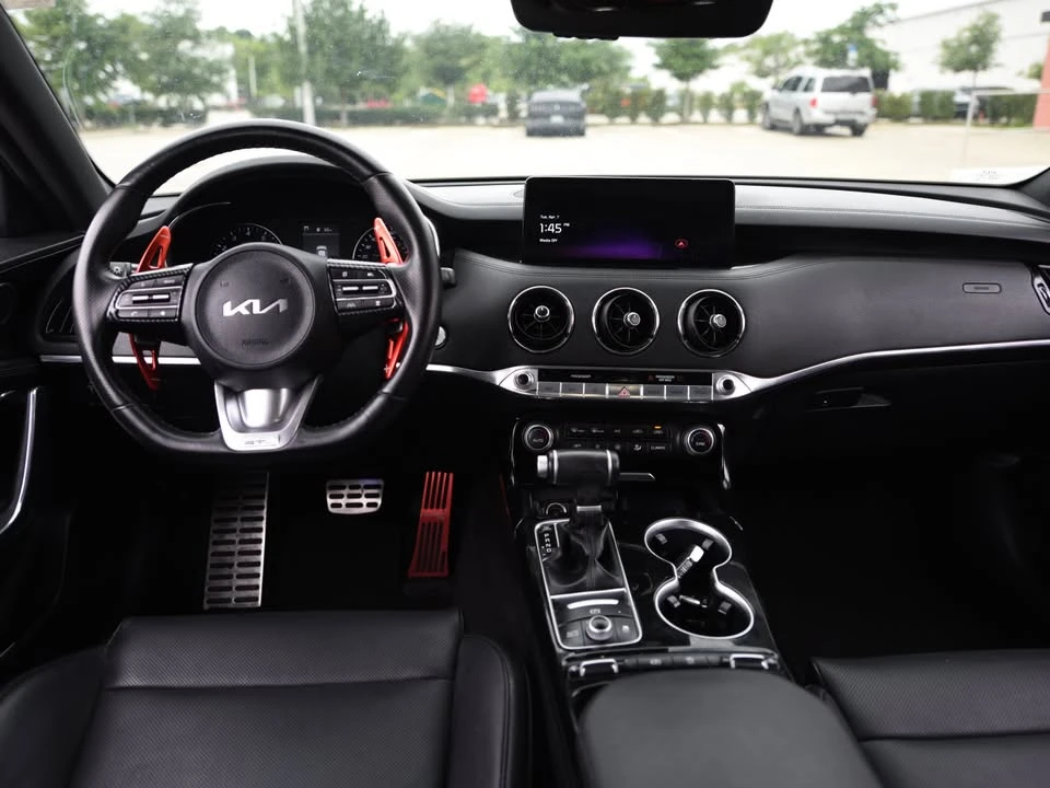 2023 Kia Stinger - Image 17 of 18