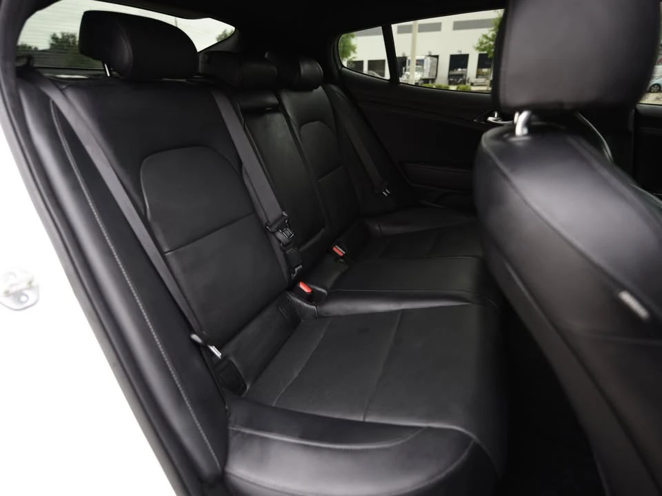 2023 Kia Stinger - Image 15 of 18