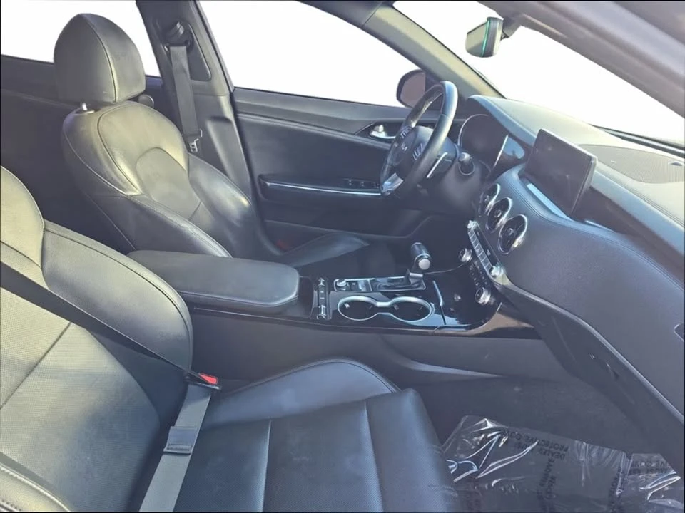 2023 Kia Stinger - Image 14 of 16