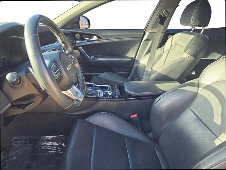 2023 Kia Stinger - Image 8 of 16