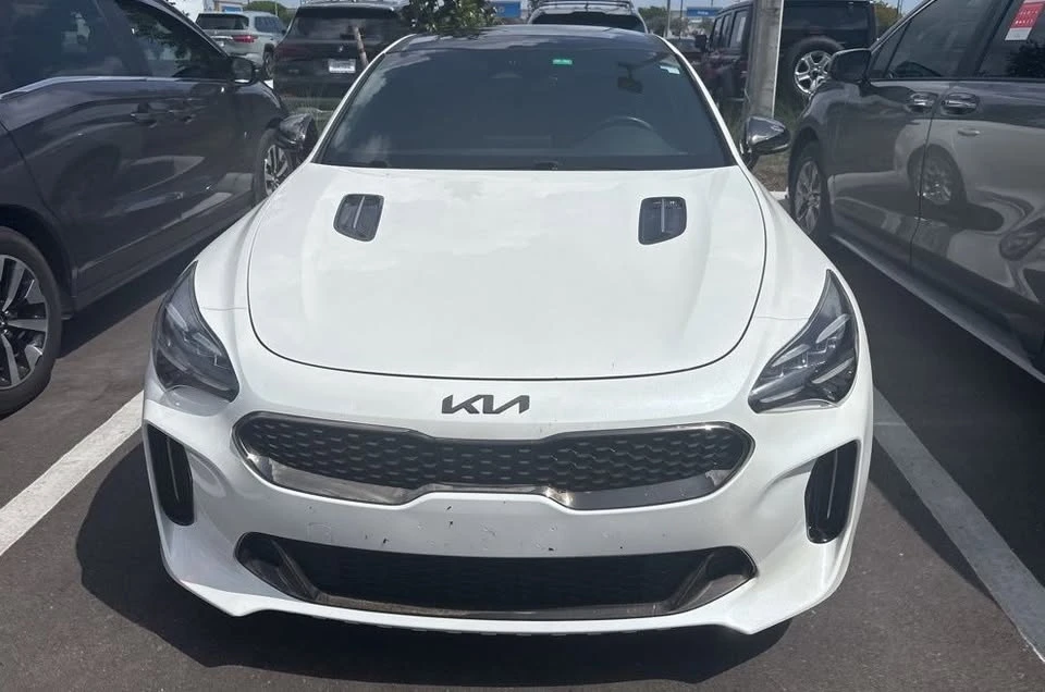 2023 Kia Stinger - Image 2 of 8