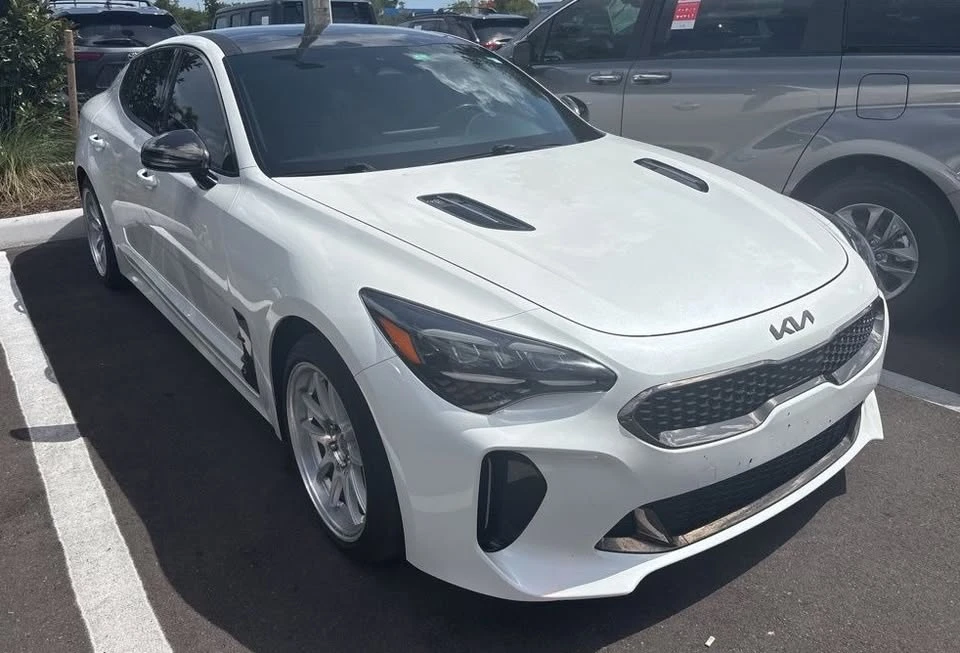 2023 Kia Stinger - Image 3 of 8