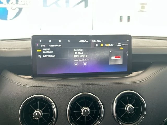 2023 Kia Stinger - Image 13 of 19
