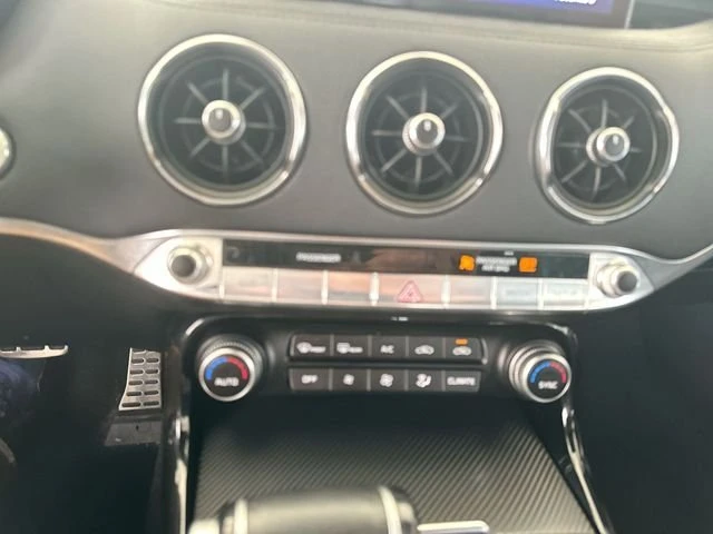 2023 Kia Stinger - Image 18 of 19
