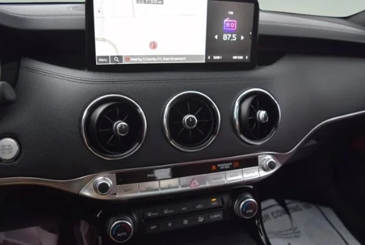 2023 Kia Stinger - Image 9 of 12