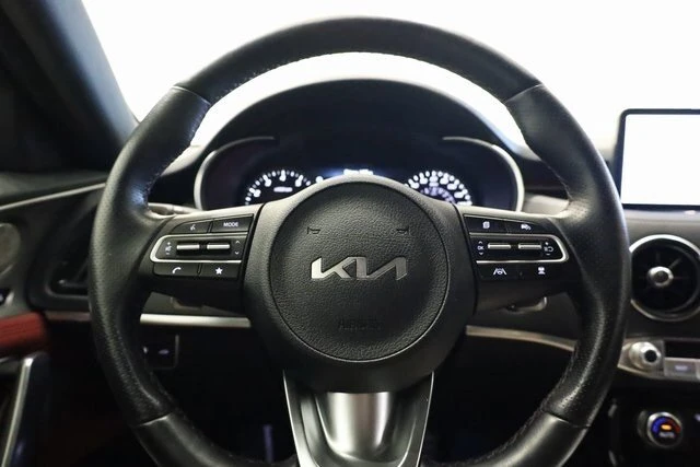 2023 Kia Stinger GT - Image 11 of 17