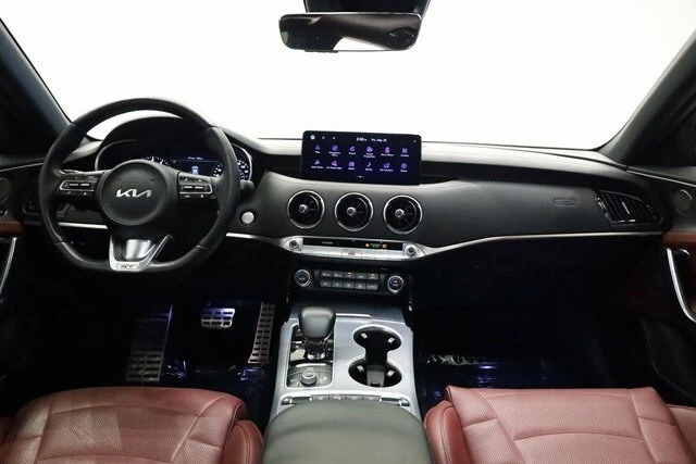 2023 Kia Stinger GT - Image 10 of 17