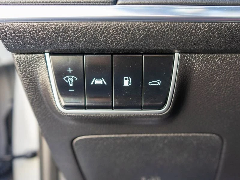 2023 Kia Stinger GT - Image 18 of 19