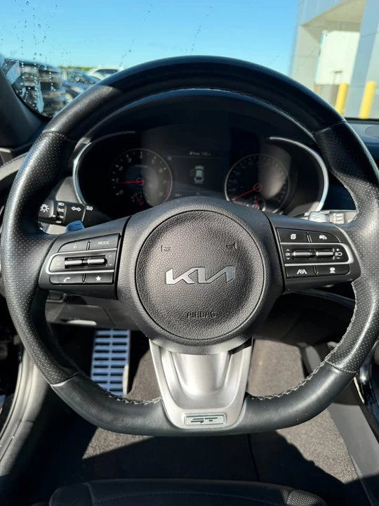 2023 Kia Stinger GT - Image 10 of 18