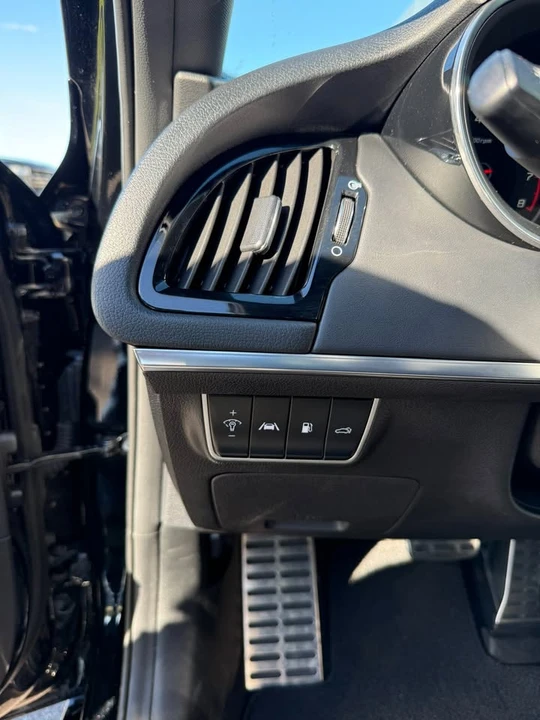 2023 Kia Stinger GT - Image 8 of 18