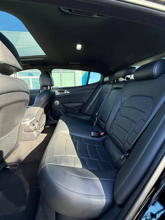 2023 Kia Stinger GT - Image 17 of 18