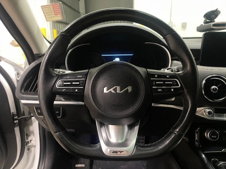 2023 Kia Stinger GT - Image 12 of 20