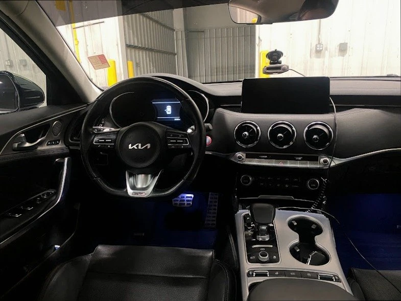 2023 Kia Stinger GT - Image 15 of 20