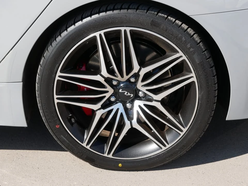 2023 Kia Stinger GT - Image 9 of 18