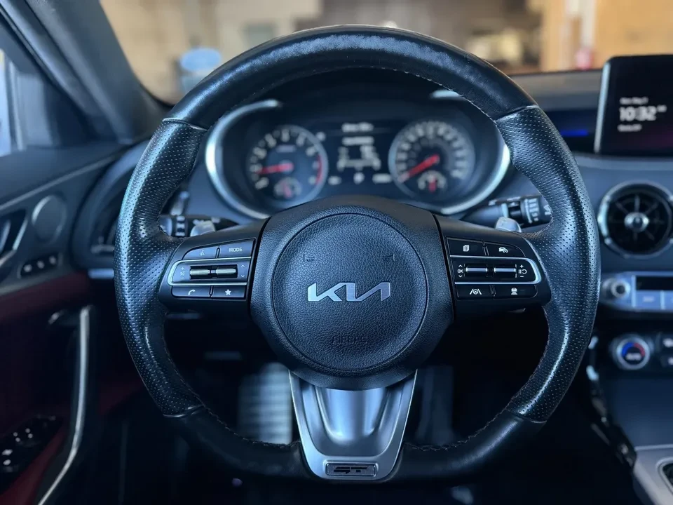 2023 Kia Stinger GT - Image 15 of 20
