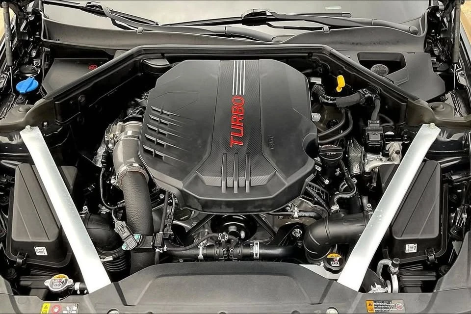 2023 Kia Stinger GT - Image 10 of 20