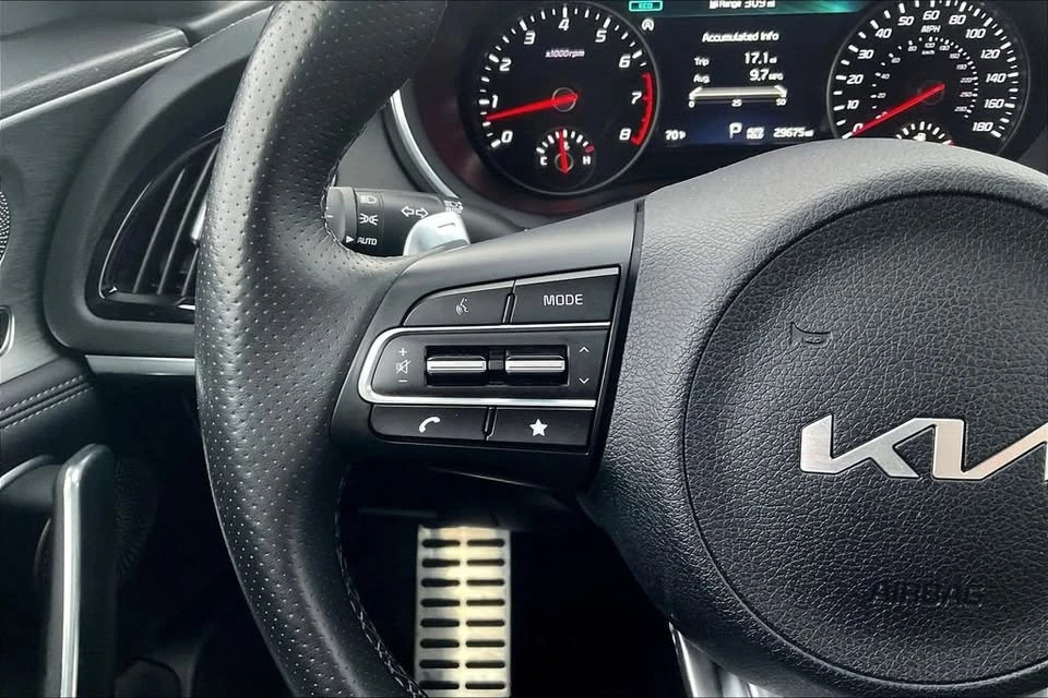 2023 Kia Stinger GT - Image 18 of 20