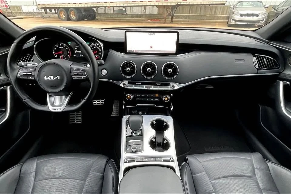 2023 Kia Stinger GT - Image 15 of 20