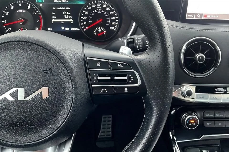 2023 Kia Stinger GT - Image 19 of 20