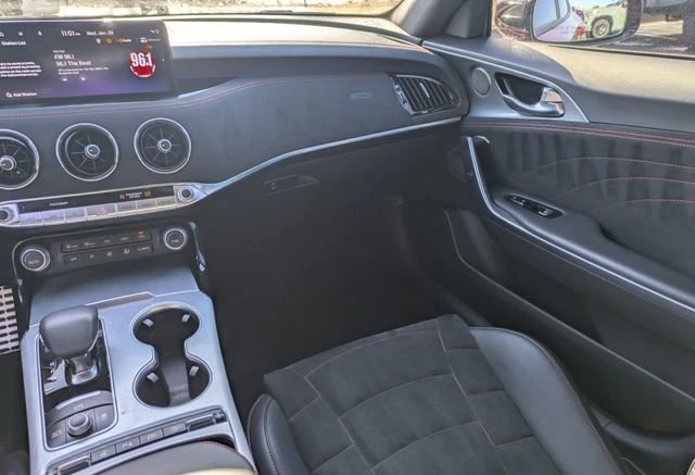 2023 Kia Stinger GT - Image 17 of 19