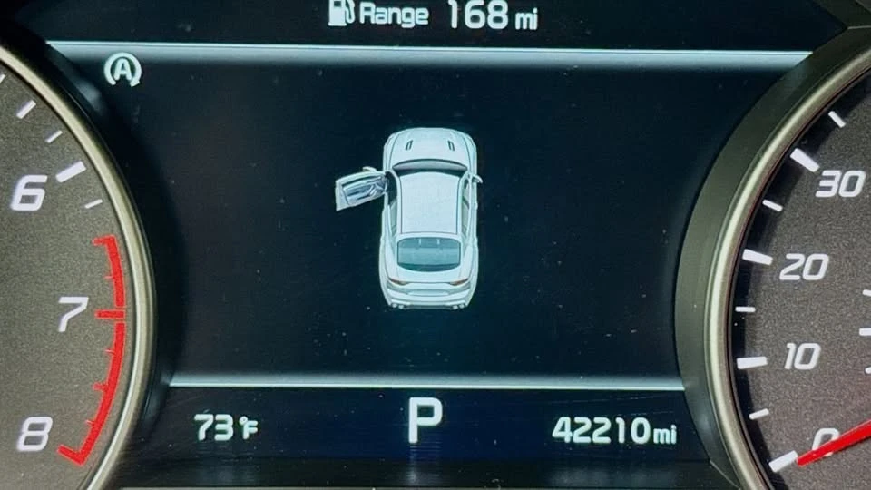 2023 Kia Stinger GT - Image 10 of 20
